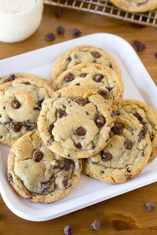 Bakery-Style-Chocolate-Chip-Cookies-1
